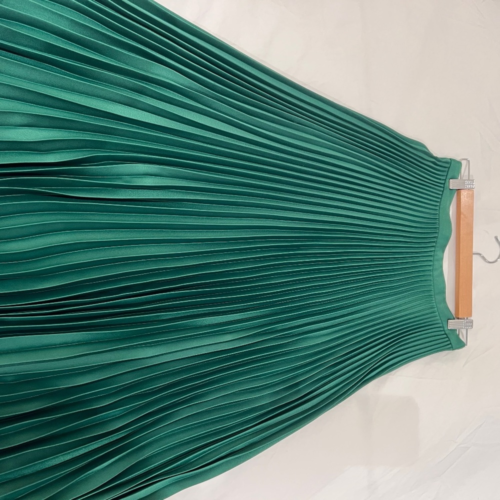 Club Monaco green pleated skirt, size 6